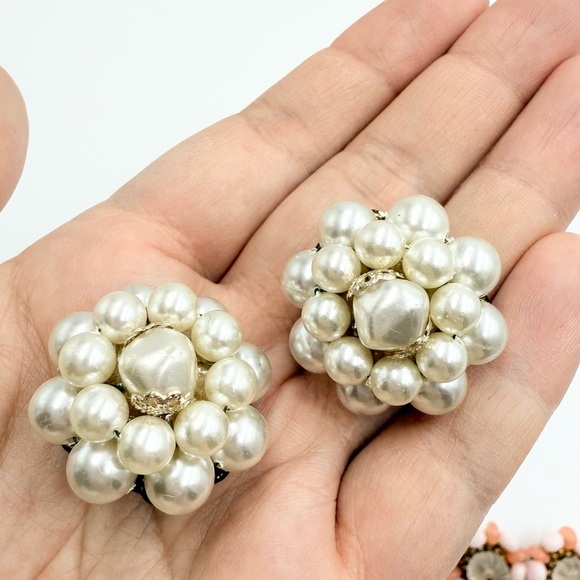 Vintage Beaded Floral Faux Pearls Clip on Earrings Lot - Picture 3 of 11